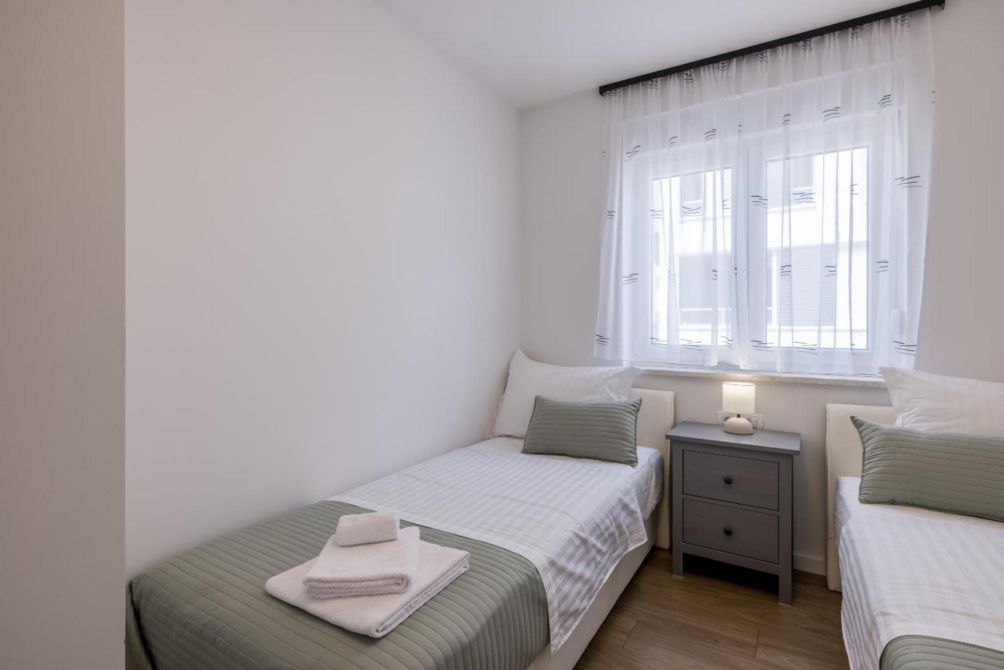 Adriatic Nest, Cozy And Modern Two Bedroom Apartment Каштела Екстер'єр фото